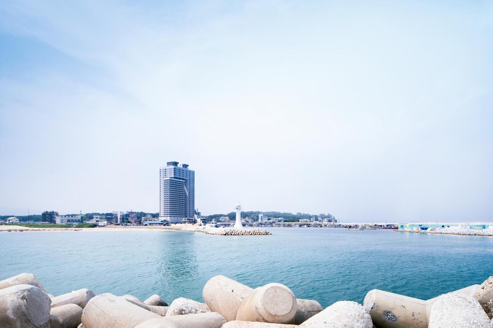 Gangneung Chonpines Ocean Suites Hotel Esterno foto