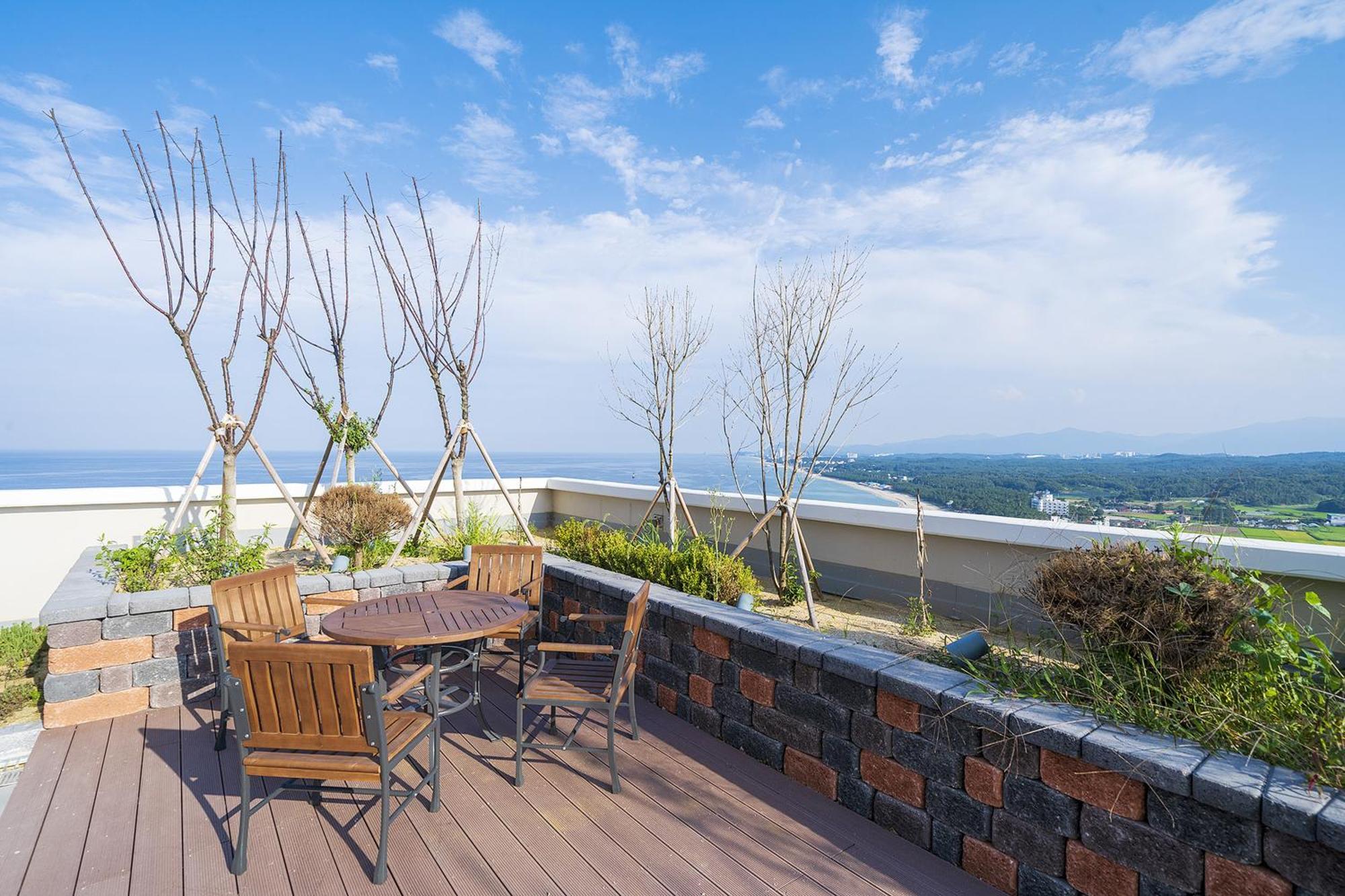 Gangneung Chonpines Ocean Suites Hotel Esterno foto