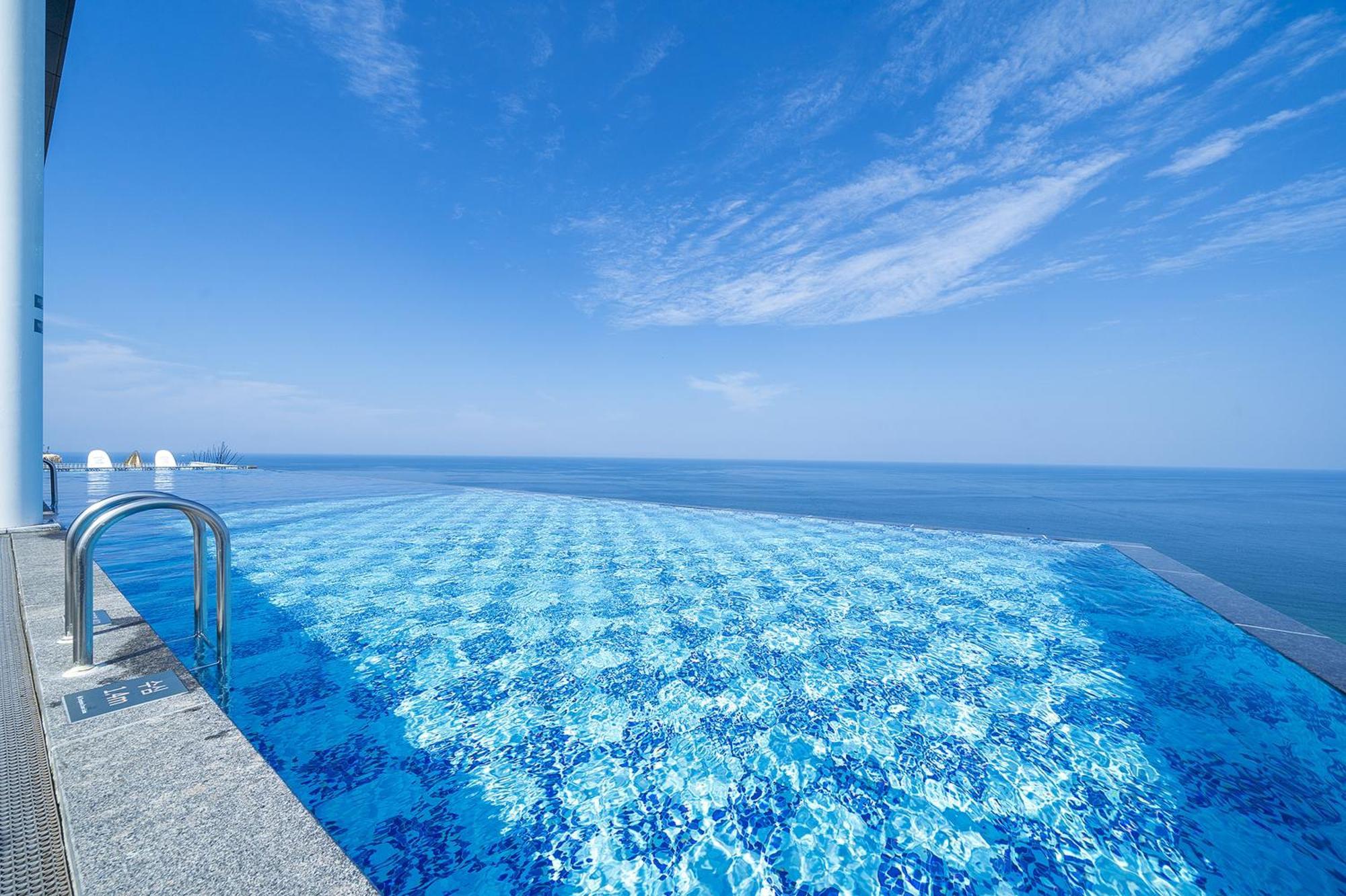 Gangneung Chonpines Ocean Suites Hotel Esterno foto